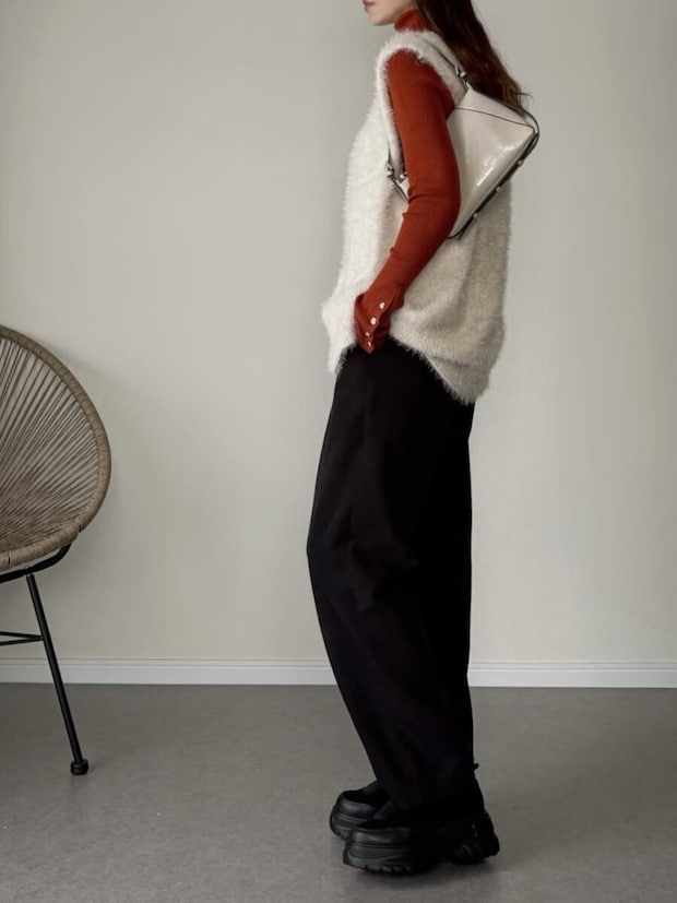 オレンジニットコーデ オレンジニットシャギーベストコーデ