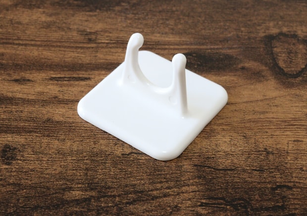 「やっぱ専用って違う♡」壁に取り付けてスッキリ浮かせる100均収納小物