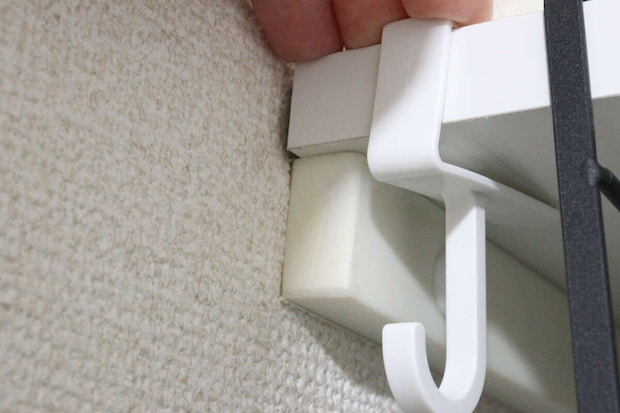 ダイソーのnoma 吊り戸棚用フック（2個）取り付ける