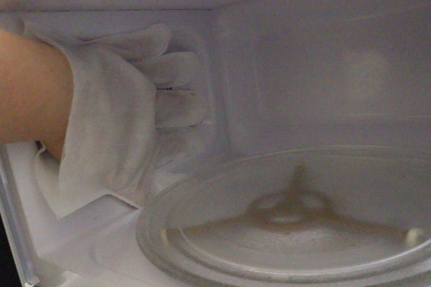 ダイソーの除菌ができる お掃除用 ウェット手袋はレンジの掃除にぴったり