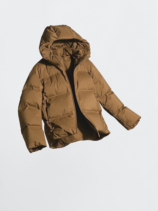 ユニクロのシームレスダウンパーカ