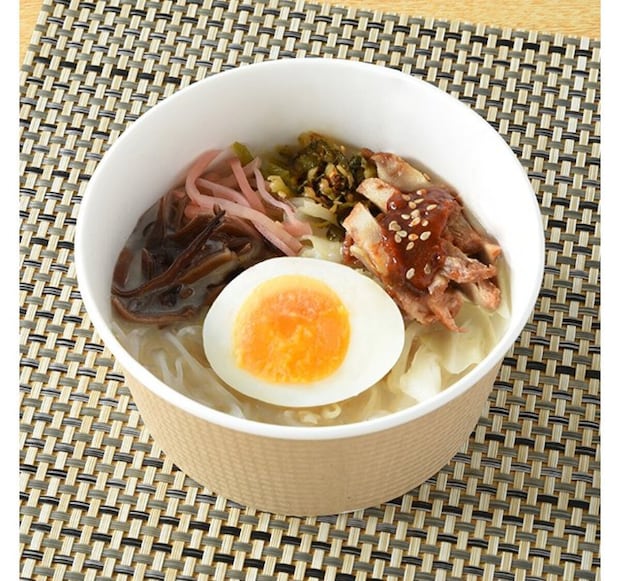 ファミリーマート　ファミマ　こってりやみつき！町中華　こってり旨辛豚骨ラーメン風スープ（春雨入り）