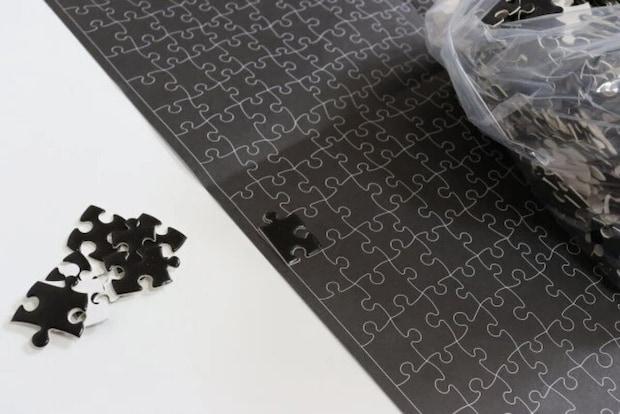 ダイソー 黒いパズル(1000ピース) ダイソー 黒いパズル(1000ピース)