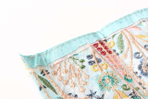 ダイソー インド刺繍リボン ダイソーのインド刺繍リボンの裏側