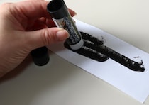 100均の”のり”を使って目からウロコ！「あまりの黒さにびっくり」「その発想はなかった」