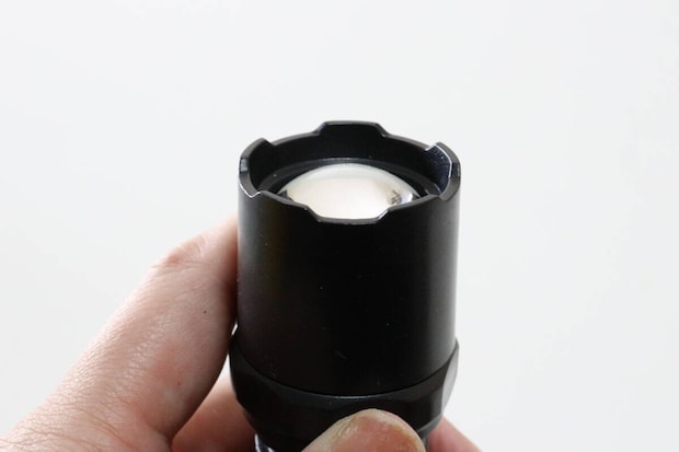 ダイソー RECHARGEABLE LED LIGHT ダイソーのRECHARGEABLE LED LIGHTのヘッド部