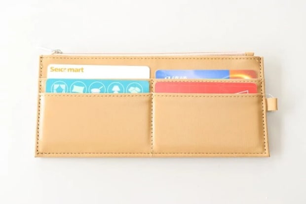 ダイソー　スリムウォレットケース