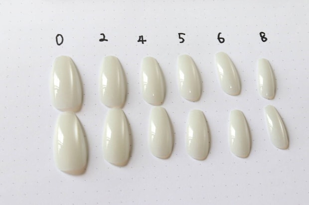 セリア ネイルチップ マグネットデザイン 12P ホワイト セット内容 セリア ネイルチップ マグネットデザイン 12P ホワイト セット内容