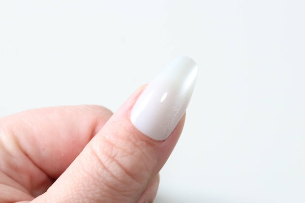 セリア　ネイルチップ マグネットデザイン 12P ホワイト　デザイン