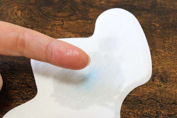 胸用吸汗パッド 肌に水が付着 胸用吸汗パッド 肌に水が付着