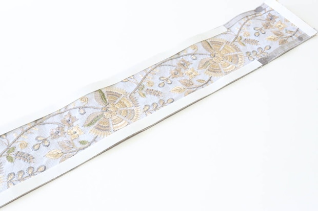 インド刺繍リボン　両面テープ貼り付け