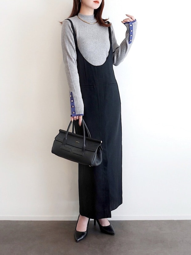 グレーリブニットコーデ 2026大人女性おすすめグレーリブニットコーデ