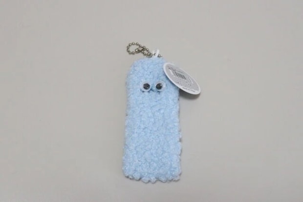 セリア　リップケース モンスター　パッケージ