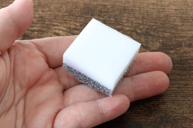 ダイソーの2面になったシンクお掃除シート＋メラミン（落ち落ちV）