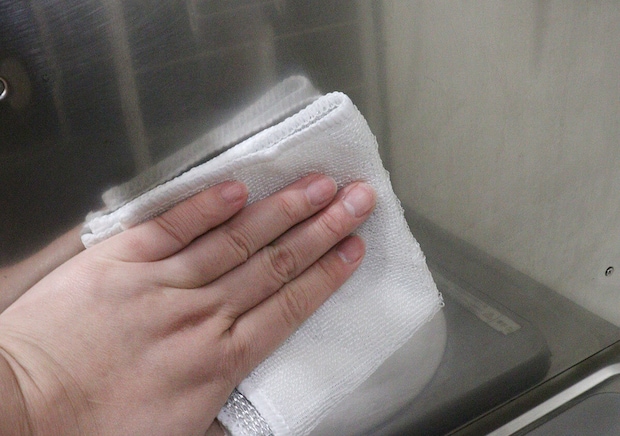 アルミメッシュバンブークロス　繊維面で拭き上げ