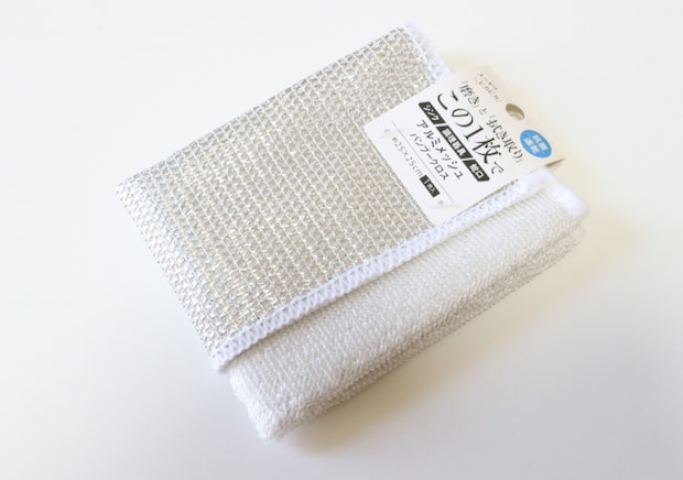 汚れ落としから拭き上げまで1枚で完了！ついで掃除が捗る100均クロス