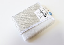 汚れ落としから拭き上げまで1枚で完了！ついで掃除が捗る100均クロス