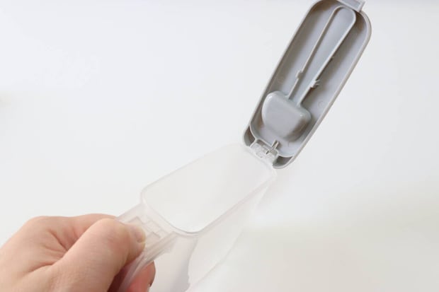 角までフィットしてすくえる調味料ケース（グレー）　構造