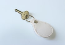 鍵につけとくと安心だよー！100円で買えるってありがたい♡専用ケース