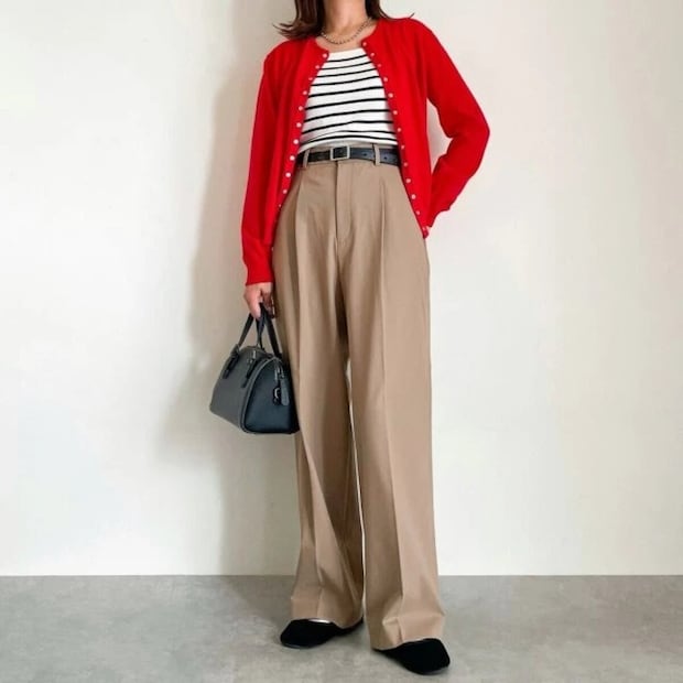 赤×ボーダーコーデ ユニクロタックワイドパンツベージュ赤×ボーダーコーデ