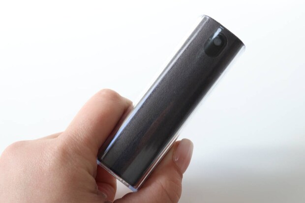 ダイソー スクリーンクリーナー スプレーボトル マイクロファイバークロス 一体型 ダイソーの片手で持てるスクリーンクリーナー スプレーボトル マイクロファイバークロス 一体型