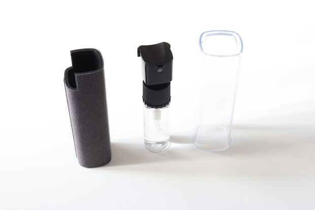 ダイソー スクリーンクリーナー スプレーボトル マイクロファイバークロス 一体型 ダイソーのスクリーンクリーナー スプレーボトル マイクロファイバークロス 一体型を分解した状態