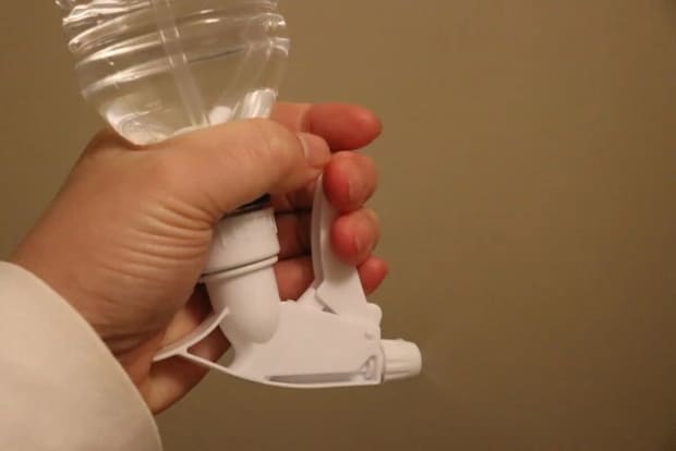 ダイソー　逆さで使えるスプレーヘッド　使用例