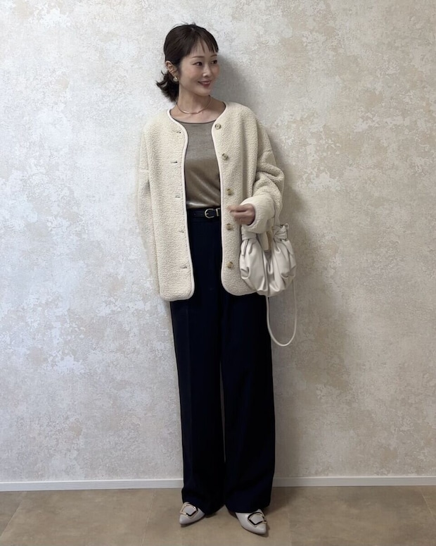 ユニクロボアフリースリラックスカーディガンとタックワイドパンツの上品コーデ
