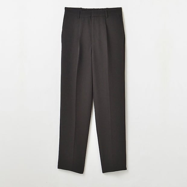 しまむらのテーパードパンツ（どこでもっと！）