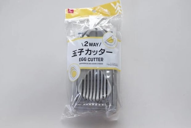 ダイソーの2way玉子カッター（20cm×9cm×3.5cm）のパッケージ