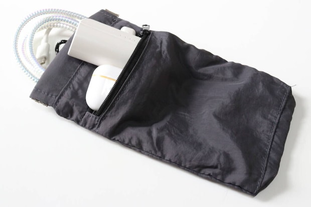 ダイソー ポケット付バネ口ポーチ ダイソーのポケット付バネ口ポーチはガジェットケースにおすすめ