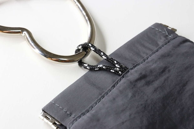 ダイソー ポケット付バネ口ポーチ ダイソーのポケット付バネ口ポーチはループ付き