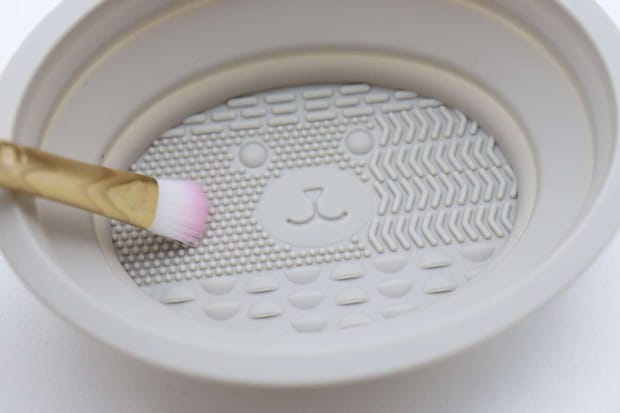 メイクブラシクリーナー　凹凸部分