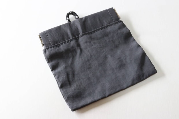 ダイソーのループ付バネ口ポーチのJAN