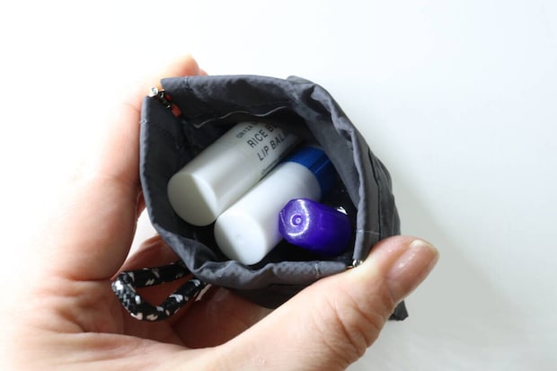 ダイソー ループ付バネ口ポーチ ダイソーのループ付バネ口ポーチに小物を入れる