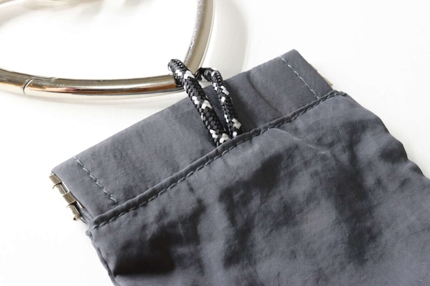 ダイソー ループ付バネ口ポーチ ダイソーのループ付バネ口ポーチを引っ掛ける