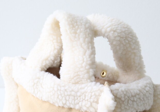 宝島社ムック付録のハローキティのフェイクムートンバッグcreamy brown ver.4