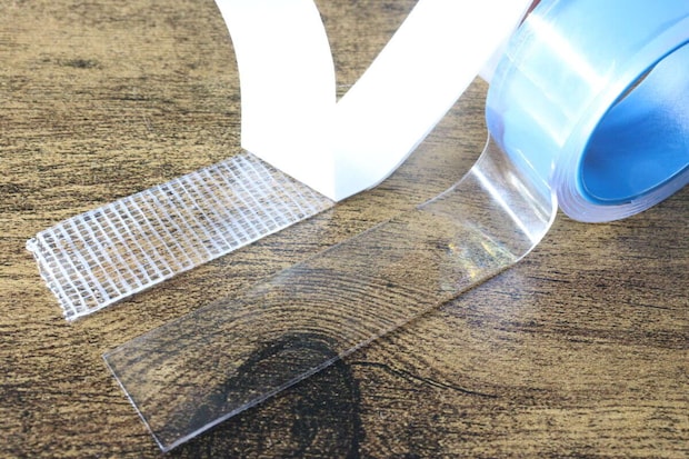 ダイソーの手で切れる 剥せる両面粘着ゲルテープとカエルテープの比較