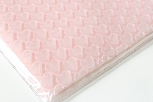 ダイソーの可愛いプチプチポーチ（ハート、27.2cm×20cm）