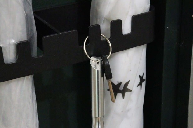 傘立て（4本、マグネットタイプ、黒）　フック