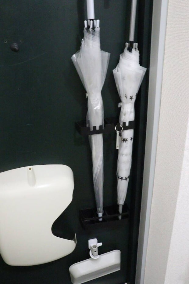 傘立て(4本、マグネットタイプ、黒) 使用例 傘立て(4本、マグネットタイプ、黒) 使用例