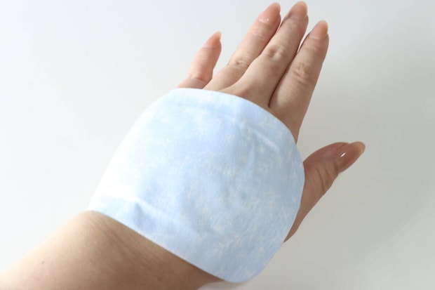 セリア　ウォーミット 2P（ホワイトムスクの香り）　カイロ　バンド　着用例　使用感