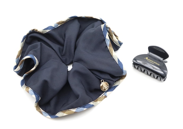 宝島社雑誌付録ＧＬＯＷ3月号のアクアスキュータムのビッグシュシュ＆ヘアクリップ2