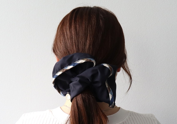 宝島社雑誌付録ＧＬＯＷ3月号のアクアスキュータムのビッグシュシュ使用例