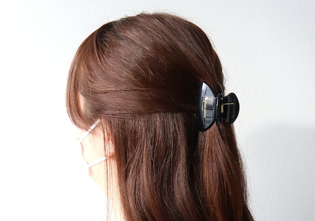 宝島社雑誌付録ＧＬＯＷ3月号のアクアスキュータムのヘアクリップ使用例