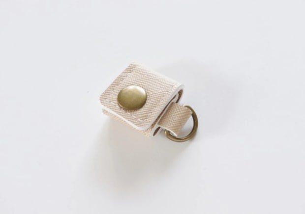 ずっと煩わしいって思ってた…バッグに付けると便利な100均アイディアグッズ