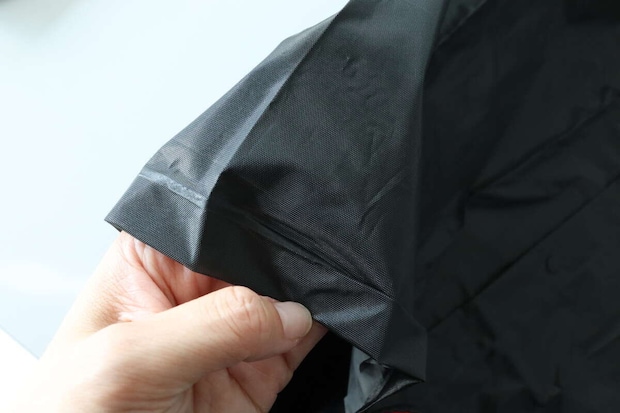 分離式レインジャケット（大人用、ブラック）　素材感