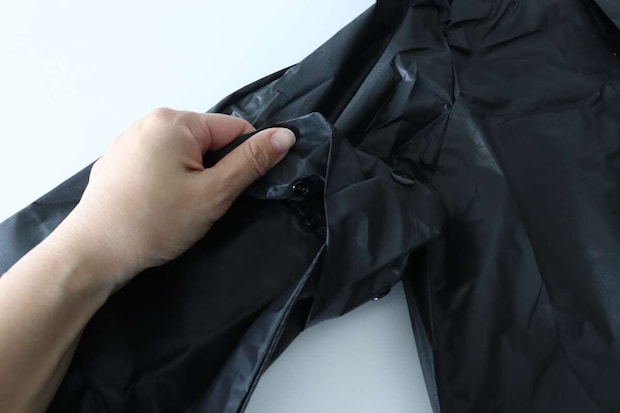 分離式レインジャケット（大人用、ブラック）　ボタン