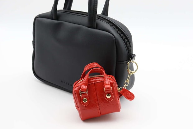 チャーム付エコバッグ（ボストン風、RD）　金具付き