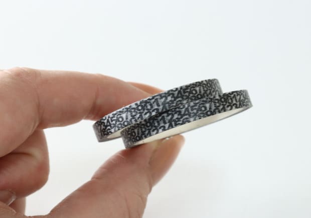 メーカー品なら600円級!プライバシーを守れる100均テープ